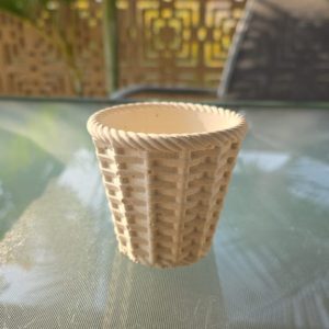 כלי בצורת סלסלה מבטון פולימרי