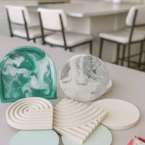 מגשים ותחתיות לסירים