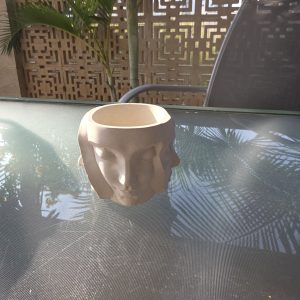 פסל פרצופים מבטון פולימרי